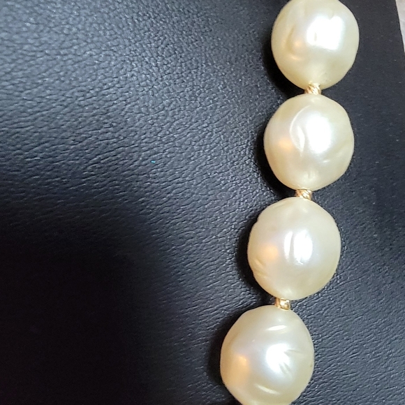Cream Pearl Strand Necklace – Classic Women's Jewelry - Picture 4 of 6
